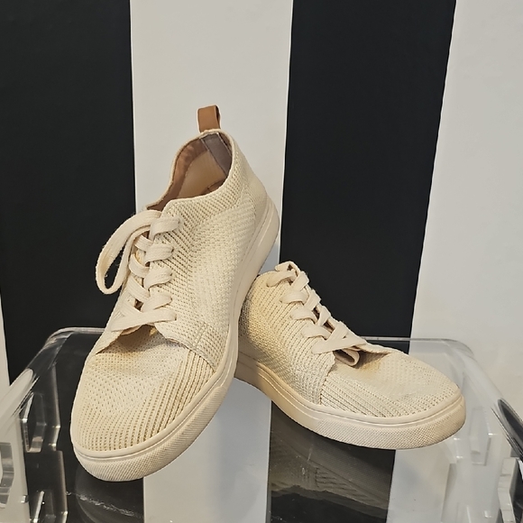Lucky Brand Cream Sneakers - Picture 1 of 7